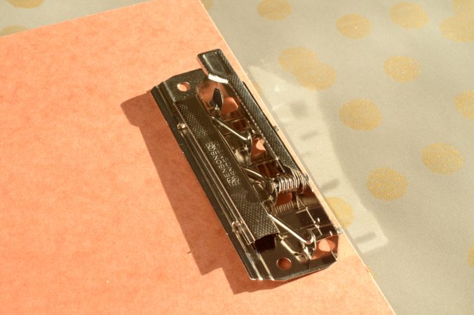 Ordner Klemmmechanik für viele Blätter, Teschner-Werkraum, Berlin, Ulrich Teschner