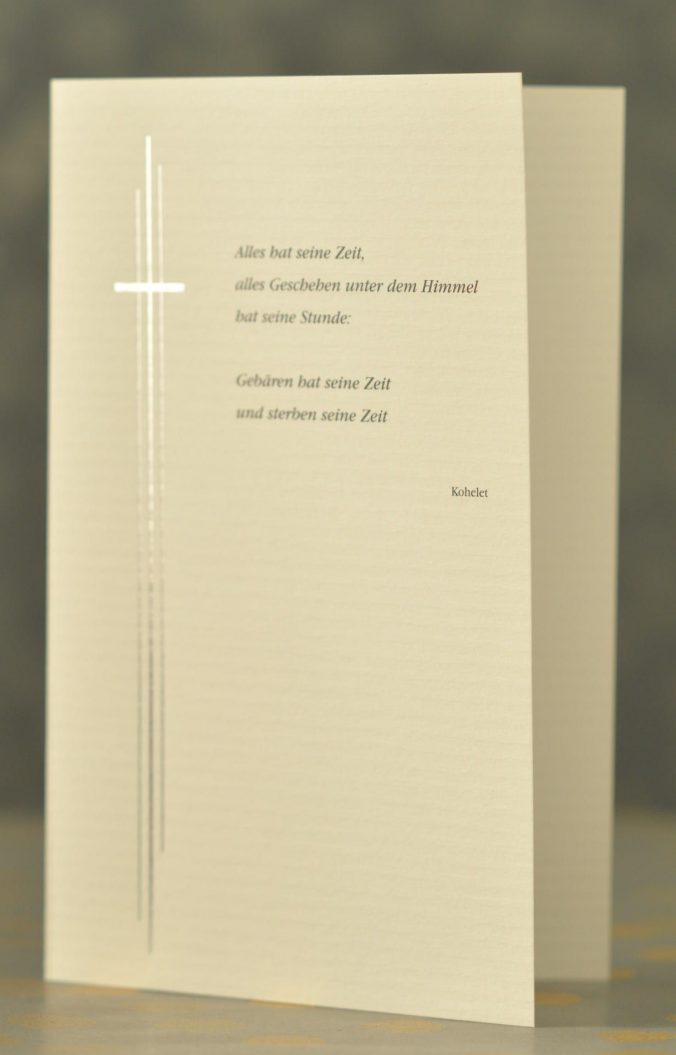 Kondolenzkarte, grosses Kreuz, Werkraum Berlin, Baruther Akzidenzen, weiß gerippter Karton, Kreuz silbern, original Letterpress, Ulrich Teschner