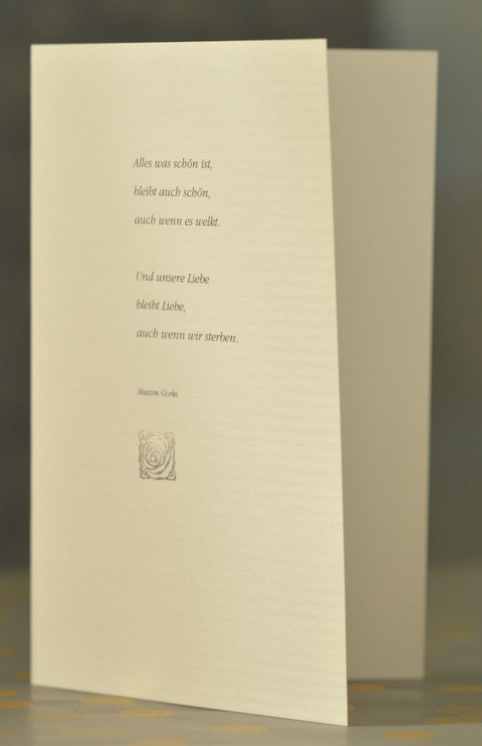 Kondolenzkarte, kleine Rose, Werkraum Berlin, Baruther Akzidenzen, weiß gerippter Karton, Rose silbern, original Letterpress , Ulrich Teschner